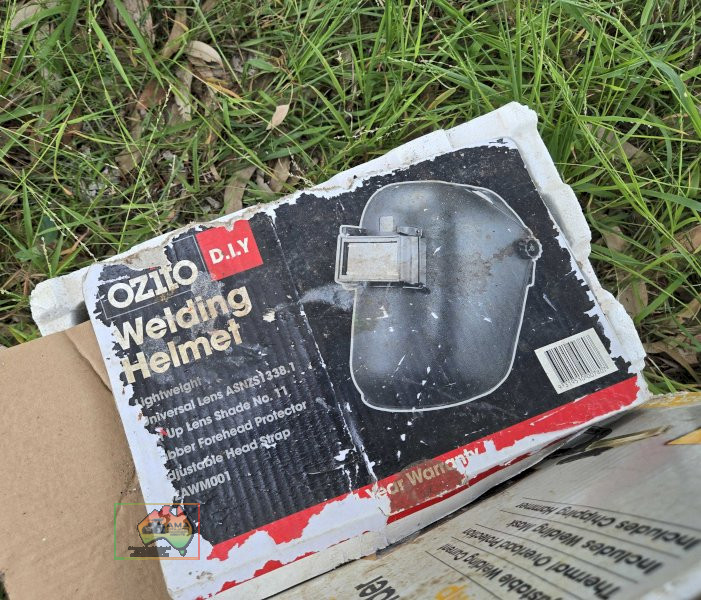 (12347) NEW Un-used 140Amp Arc Welder & Helmet - photo 2