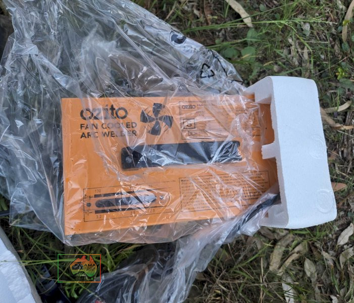 (12347) NEW Un-used 140Amp Arc Welder & Helmet - photo 4