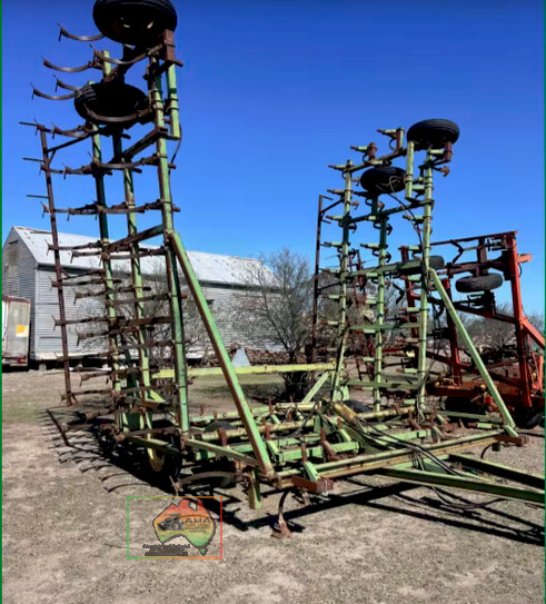 (12773) John Deere 1000 Cultivator